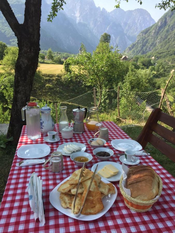 Bed and Breakfast Bujtina Pllumi Theth Exterior foto