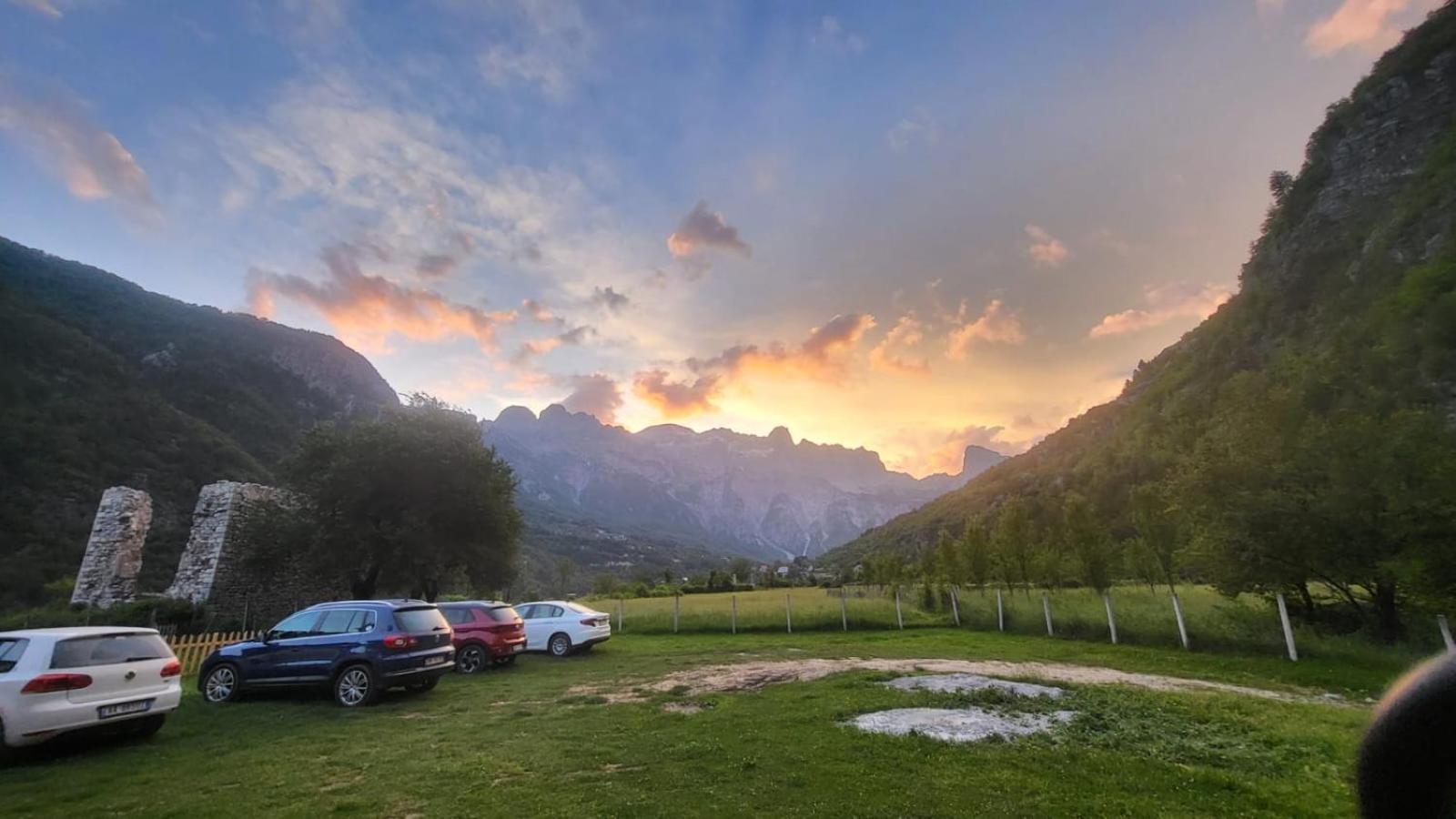 Bed and Breakfast Bujtina Pllumi Theth Exterior foto