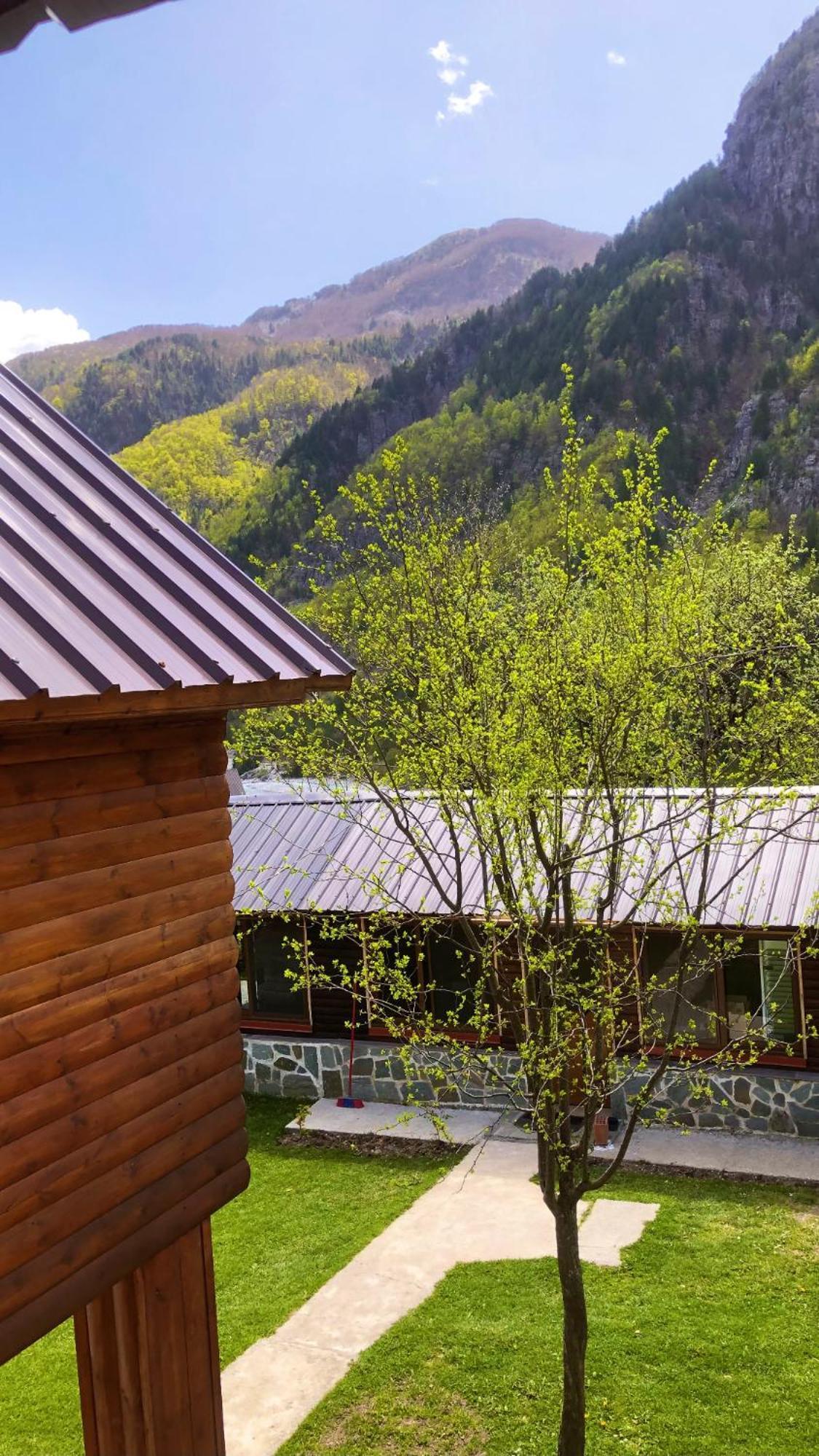 Bed and Breakfast Bujtina Pllumi Theth Exterior foto